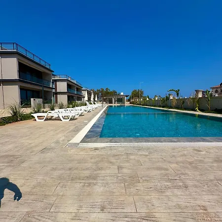 Yeni Iskele 3 Yatak Odalı Müstakil Ortak Havuzlu * Girne
