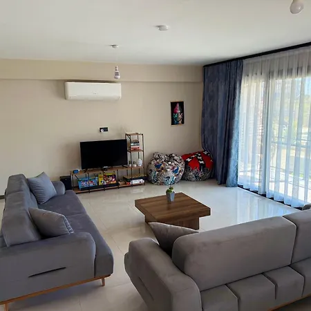 Yeni Iskele 3 Yatak Odalı Müstakil Ortak Havuzlu *
