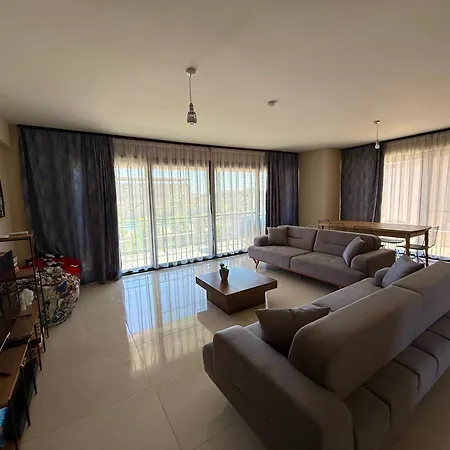 Yeni Iskele 3 Yatak Odalı Müstakil Ortak Havuzlu Daire